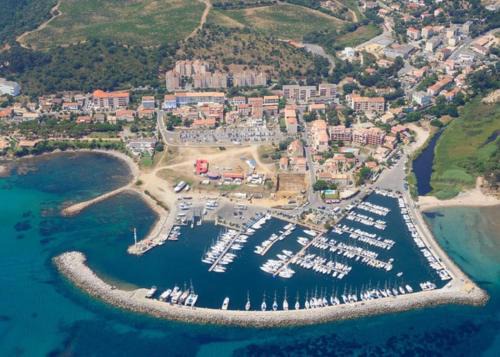 Solenzara Apartment | Solenzara T2 rez de villa, vue mer, proximité plage et village