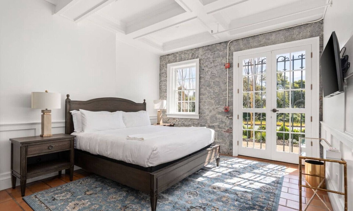 Santa Rosa Bed & Breakfast | Sonoma Stonehouse, King room w/Private Patio