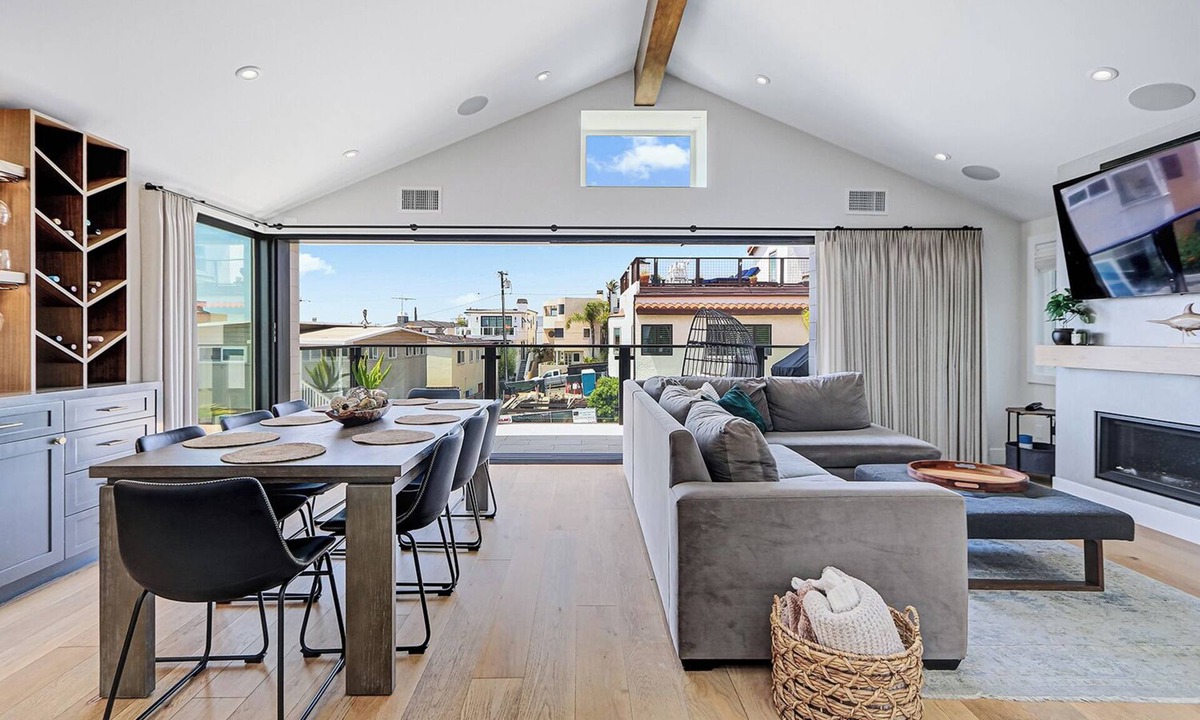 The Strand House | South Bay Sweet Spot: Walk to Hermosa & MB Piers 5 bdrm home 2 Blocks from Beach