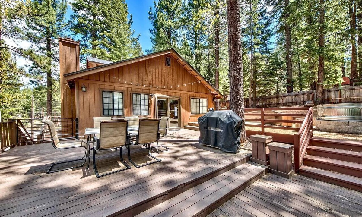 Country Club Estates Cabin | South Lake Tahoe Cabin Near Sierra at Tahoe with Hot Tub and Backyard Games