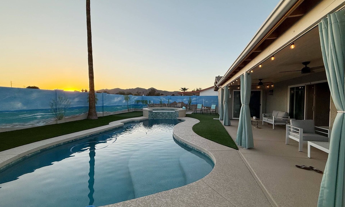 Desert Foothills Estates House | South Mountain FREE HEAT Pool & Hot Tub Close to Trails &Park NEW