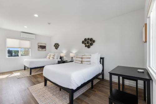 South Oceanside Apartment | South O Bungalow 12 - Deluxe Double ADA Studio+XL Private Patio