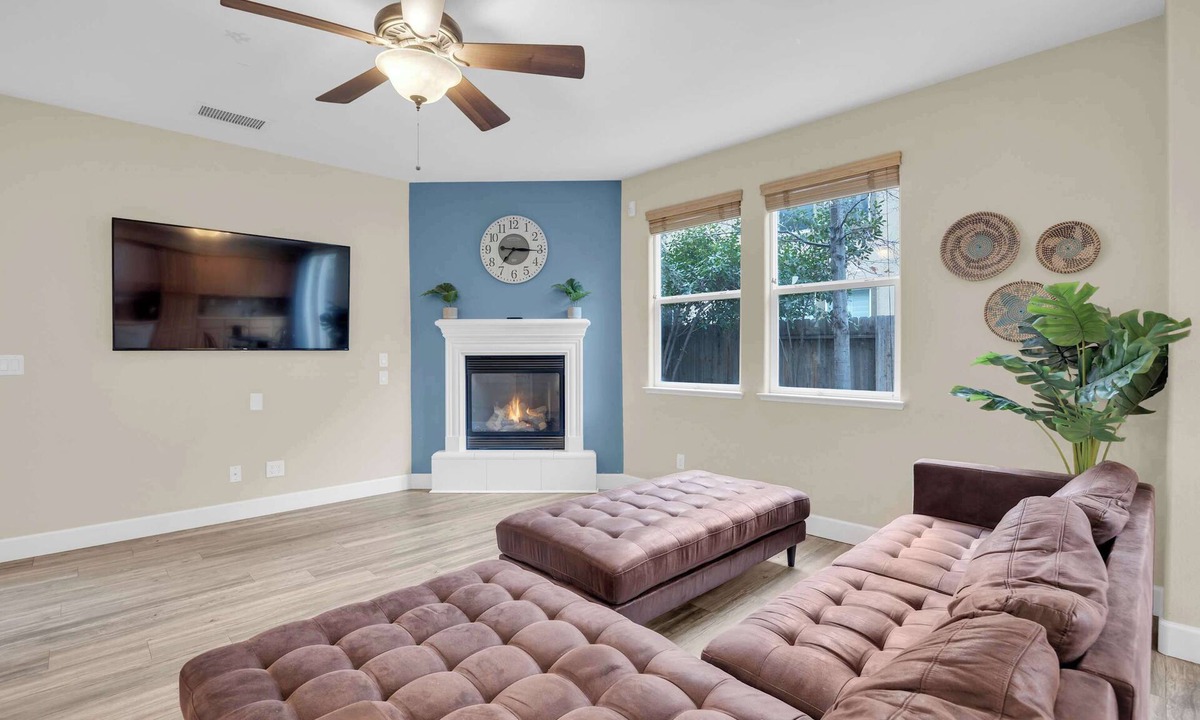 Reno House | South Reno W/Great AC/5TVs/Sleeps 16/Pets OK