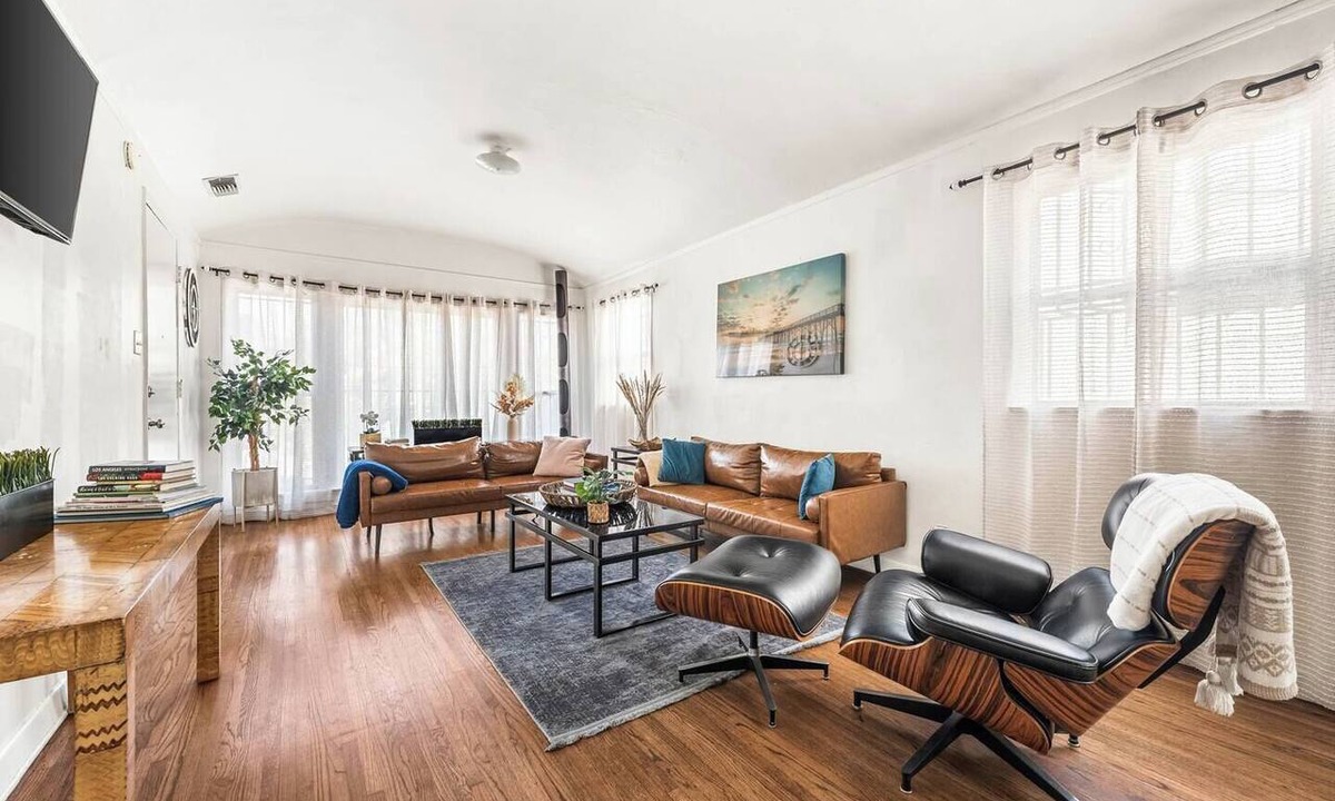 Fairfax District Apartment | Spacious 4 bedroom home by Melrose and 10 minutes to Hollywood Walk of Fame