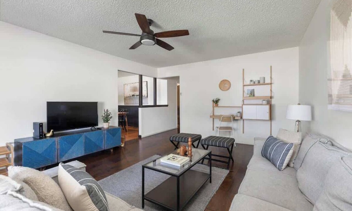 Raisin House | Spacious 4BR Near Fresno State & Save Mart