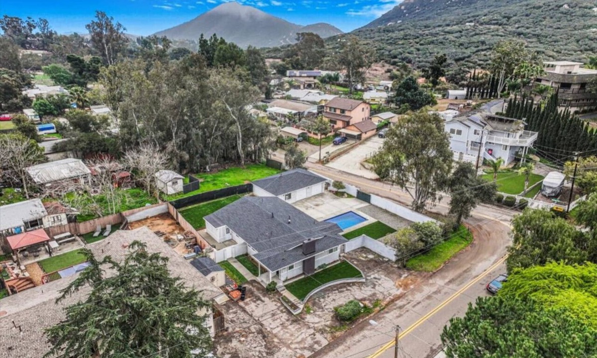 Crest House | Spacious 5BR Retreat-Sleeps 10+