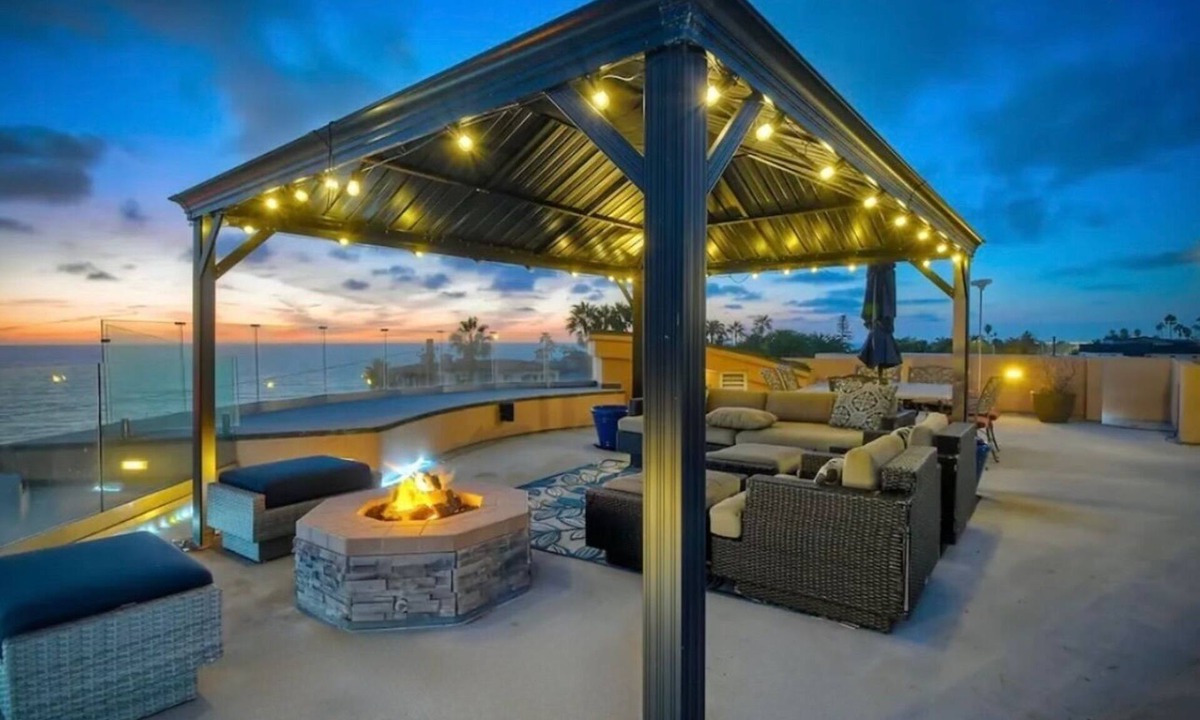 Carlsbad House | Spacious 6-bedroom house right across from the beach with a huge roof deck