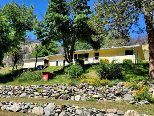 Big Bar House | Spacious and Pet-Friendly Sunny Yellow Cabin for a Wonderful Escape by the Trinity River in California
