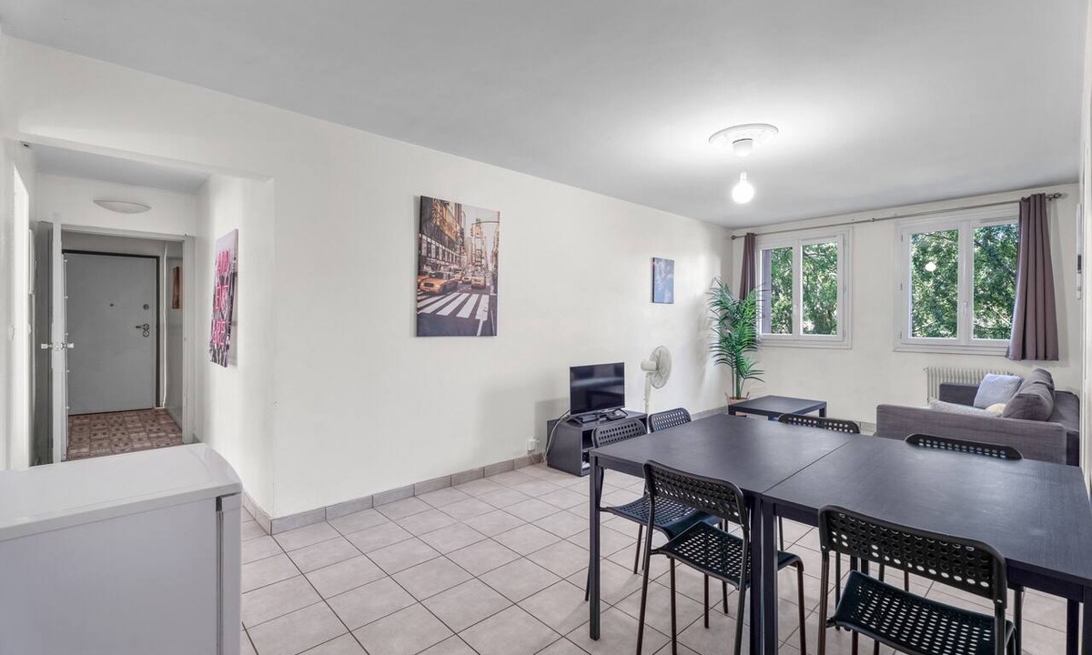 La Panouse Apartment | Spacious Apartment for 8 Guests with Wi-Fi in La Rouvière, Marseille