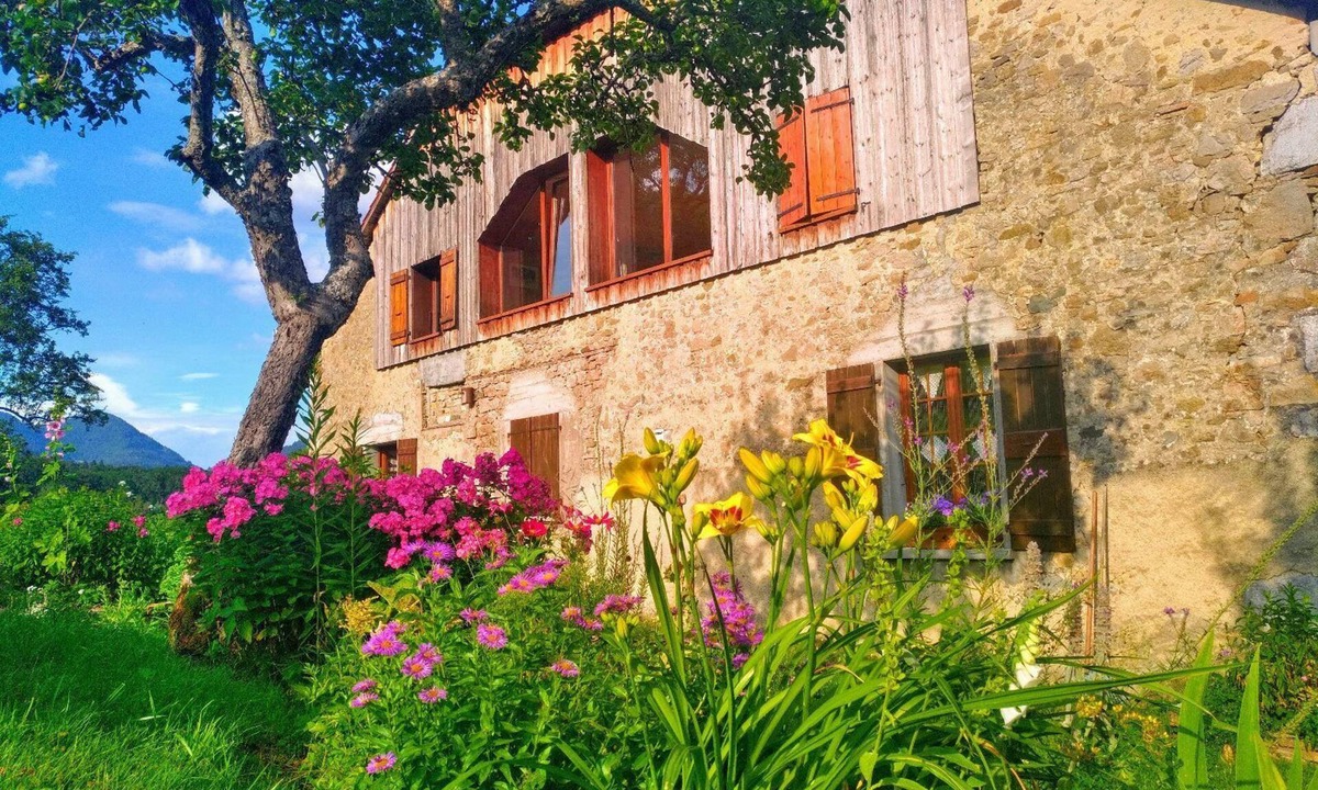 Burdignin Apartment | Spacious apartment in LA ROCHE AUX FEES with sauna and gym