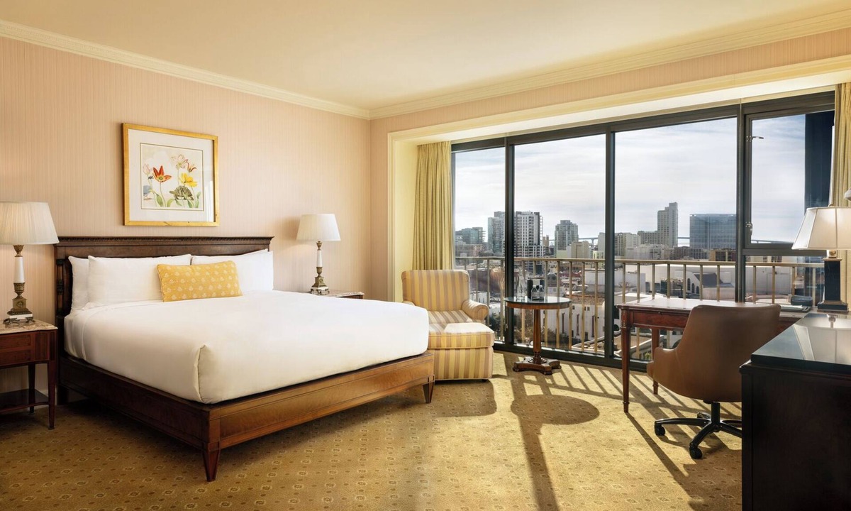 Cortez Hill Hotel | Spacious Couple Room in Downtown, Perfect for Exploration