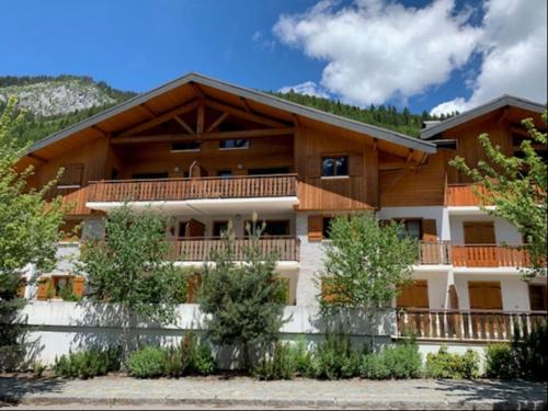 La Chapelle-d'Abondance Apartment | Spacious apartment with balcony in the French Alps