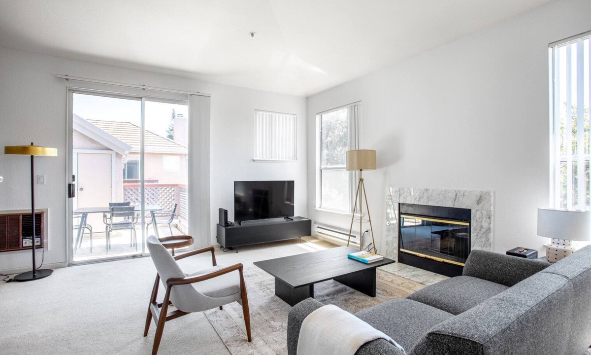 Central District Apartment | Spacious Fremont 2BR w/W/D, Pool, close to Lake & Shops, by Blueground