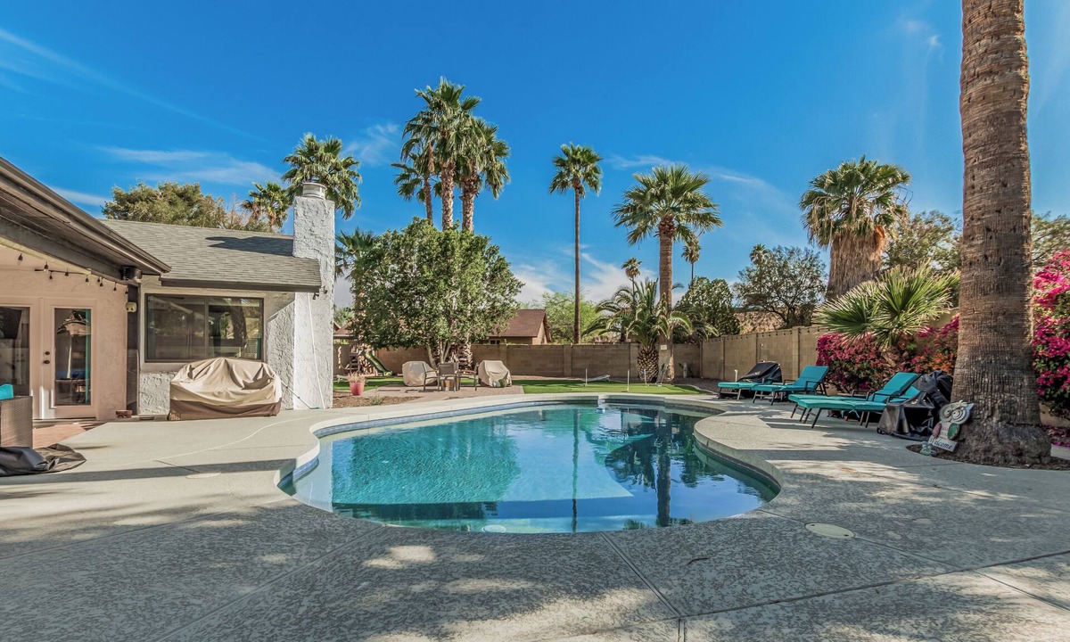 Clearview House | Spacious Home + Pool, Putting & Dream Backyard