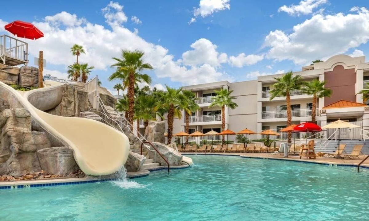 Canyon Corridor Hotel | Spacious Palm Springs Stay Close to Attractions for Ultimate Comfort