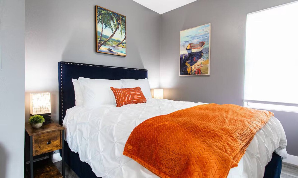 University Heights Apartment | Spacious Studio – Balcony, Desk, A/C & Kitchen