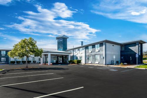 Williams Hotel | Spark by Hilton Williams