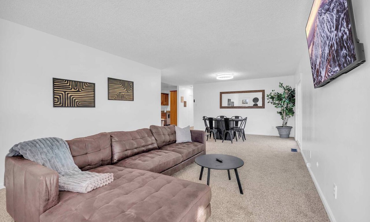 Sparks Apartment | Sparks House: 3BR, Garage/Sleeps 8