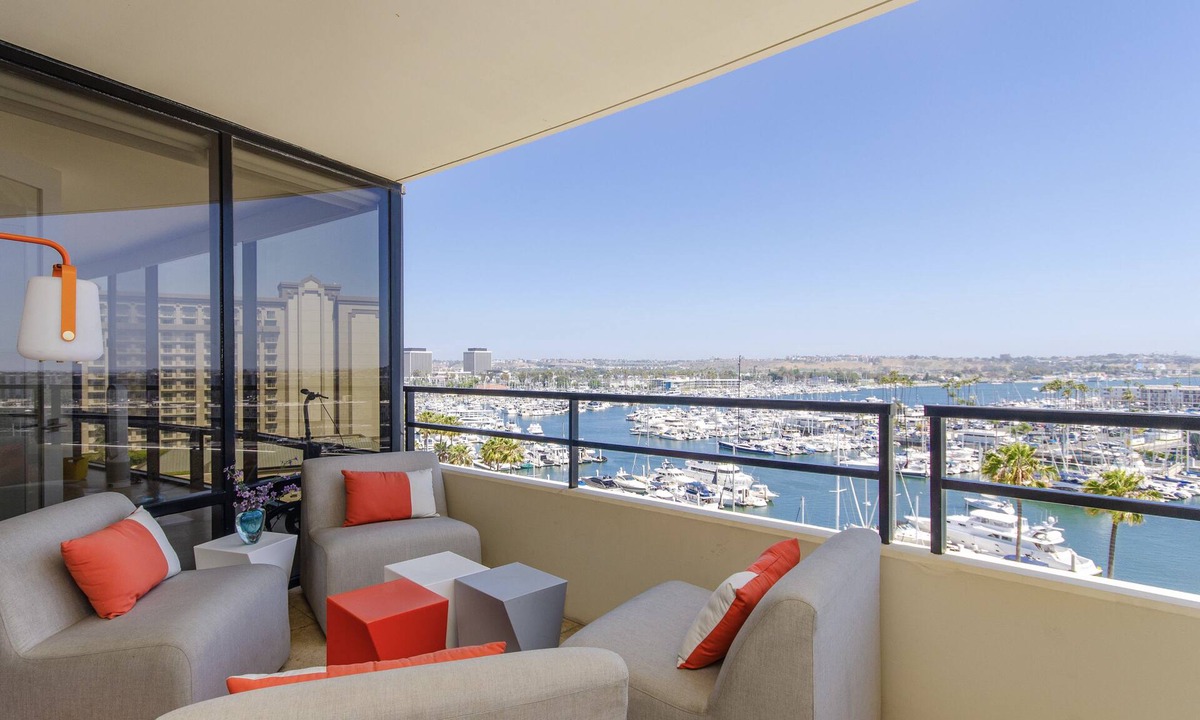 Marina del Rey Condo | SPECIAL SANTA MONICA ADJACENT. Executive 2 bedroom Condo. Views, Pool & Gym