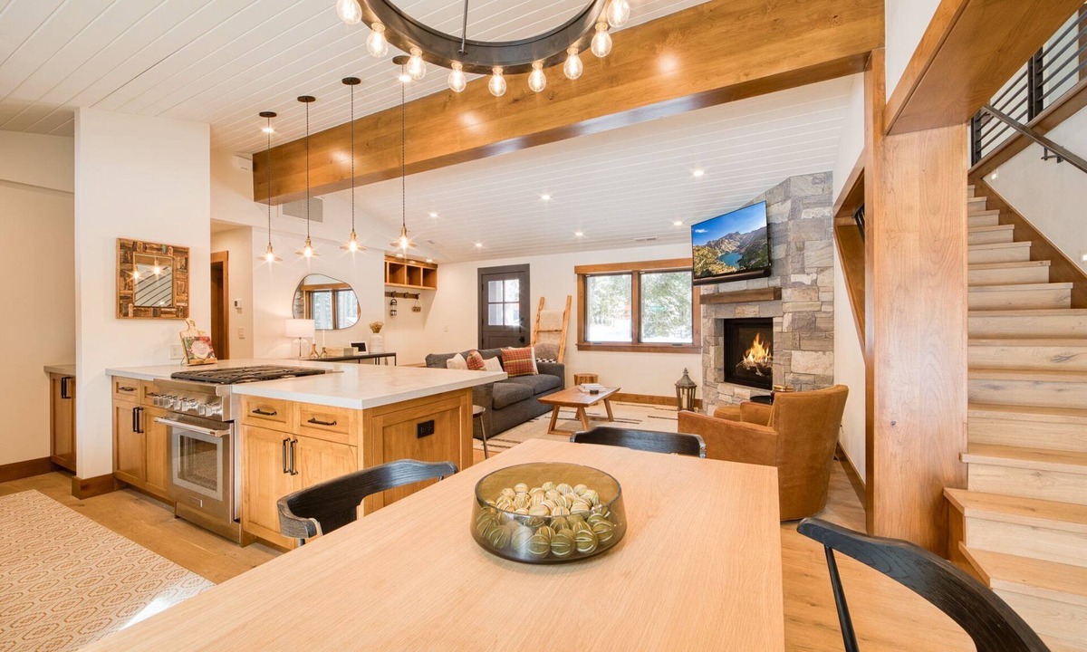 Chamberlands House | Splendid by Tahoe Getaways - Hot Tub - Chambers landing HOA + Walk to Lake