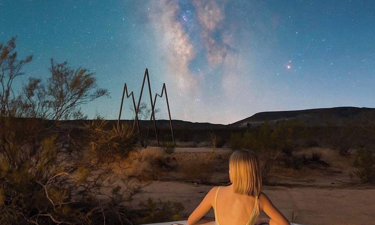 Yucca Valley House | Starship Aurora 5-Acres, Hot Tub, Game Room!