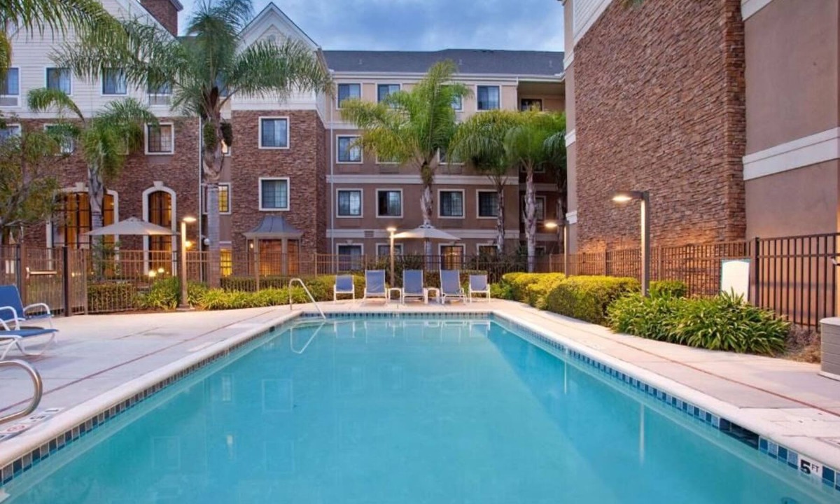 Sorrento Valley House | Stay in the Heart of Old Town San Diego! Free Breakfast, Pool, Pets Allowed!