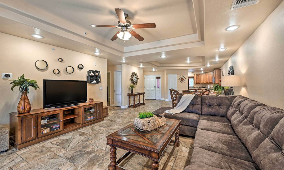 Bullhead City Condo | Step-Free Bullhead City Condo w/Balcony!
