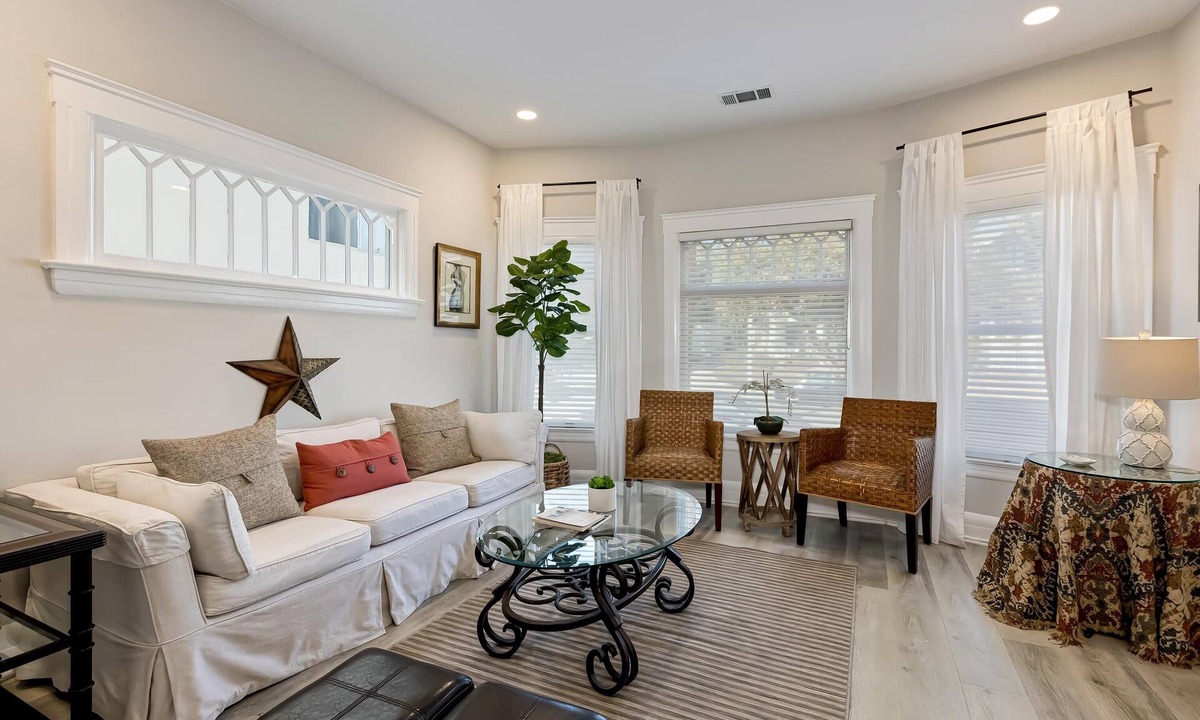Ocean Park House | Steps to Beach! Santa Monica -Venice Beach House with yard.