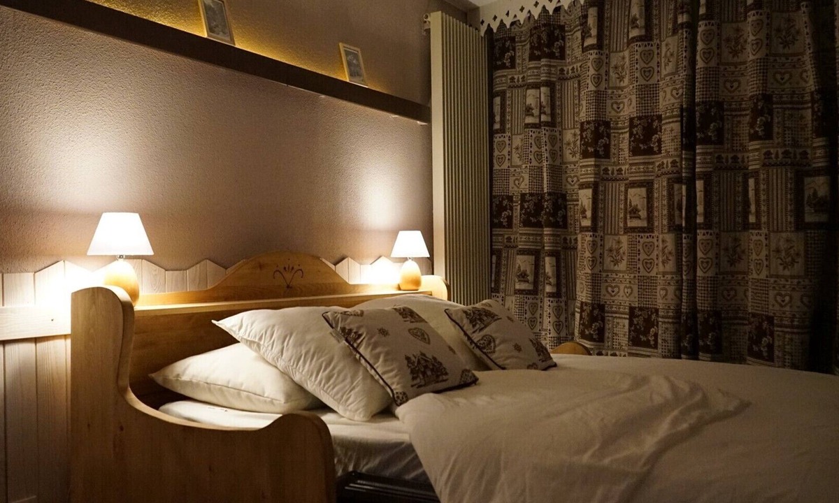 Villard-de-Lans Apartment | STUDIO APARTMENT SLEEPS 4, BALCONY, HEART OF RESORT, SUNNY, ALL COMFORTS