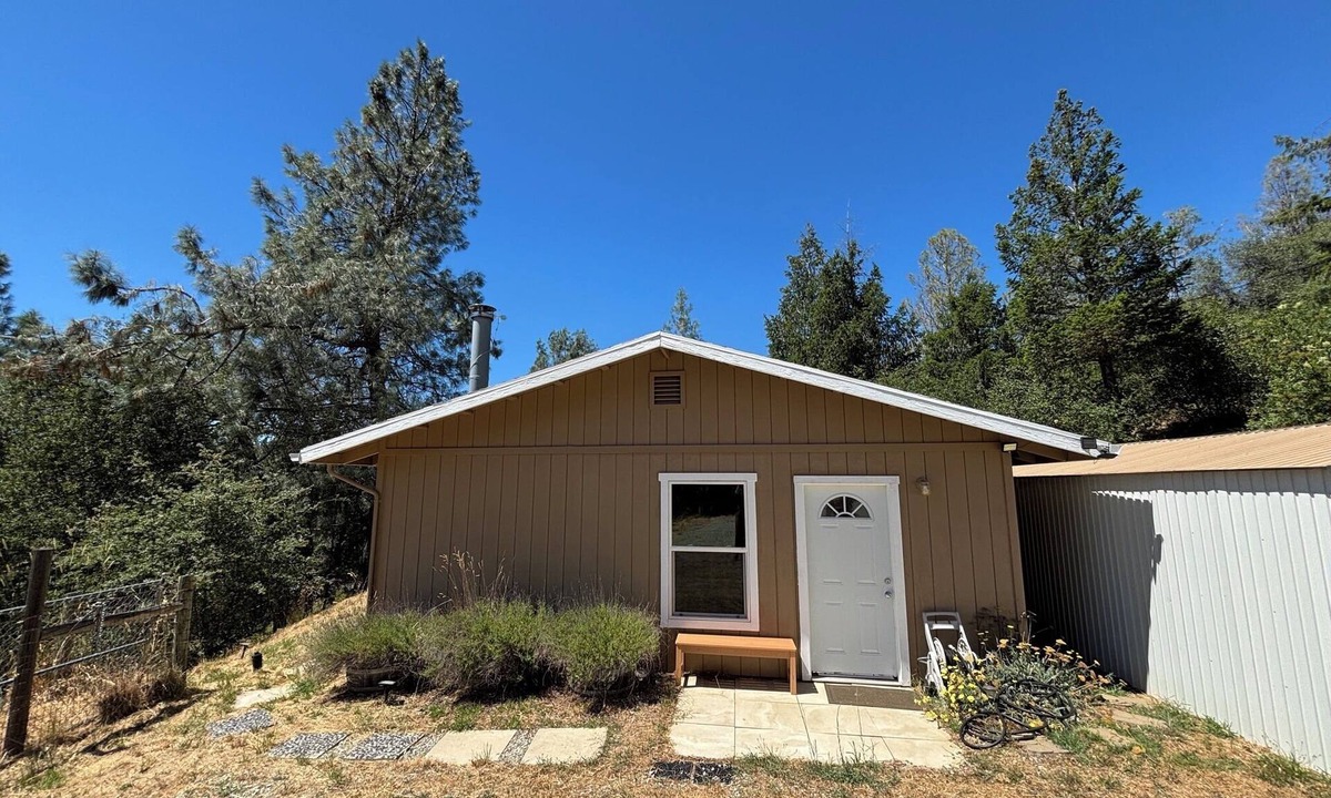 Grass Valley Cabin | Studio cabin with AC in Nevada City with Yuba River access