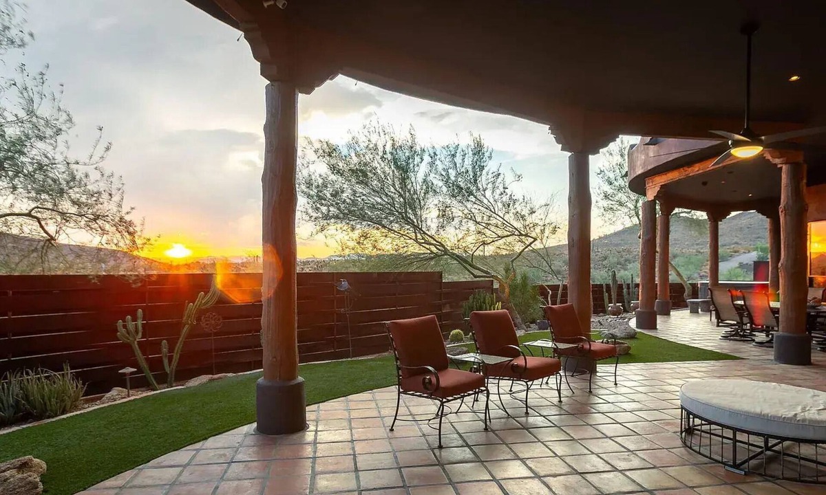 North Gateway House | Stunning 3-bedroom house with fitness room, hot tub and scenic views in Phoenix!