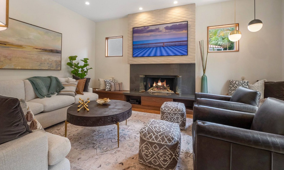 Village of La Jolla House | Stunning and sunny home with ocean view - walk to beach and Village of La Jolla