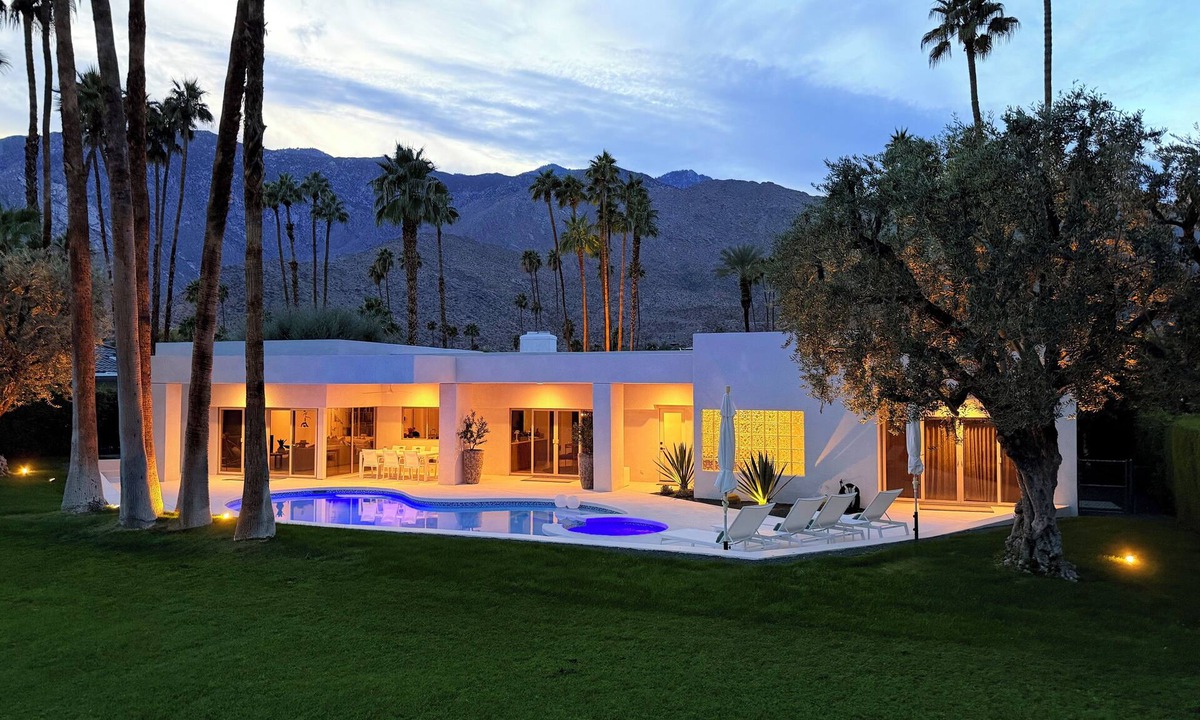 Indian Canyon House | Stunning modern house w/breathtaking backdrop of the Santa Rosa Mountains