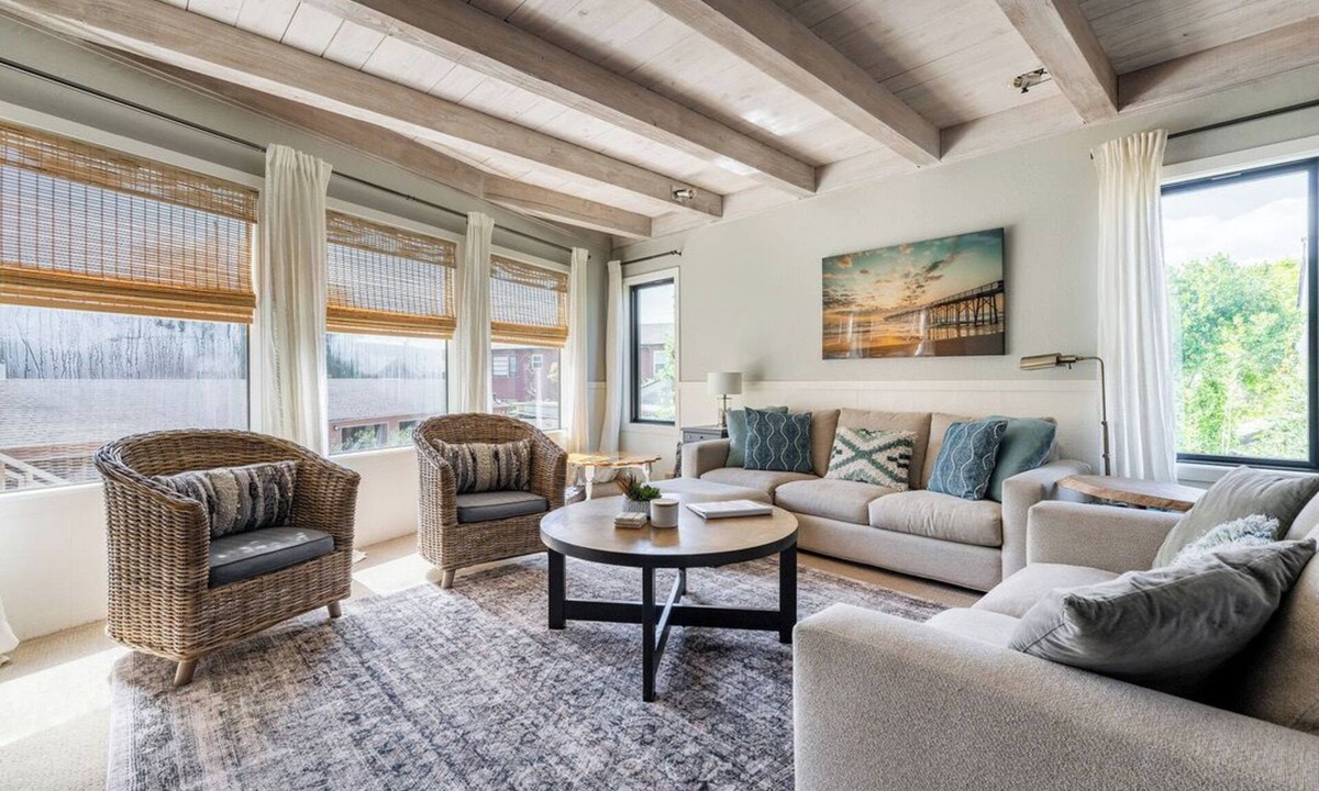 Westside Santa Cruz House | Stylish 3 bedroom home just steps to the Santa Cruz Beach Boardwalk and Downtown