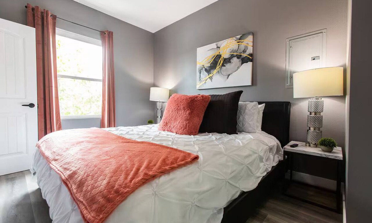 University Heights Apartment | Stylish King Suite Steps to Dining & Parks