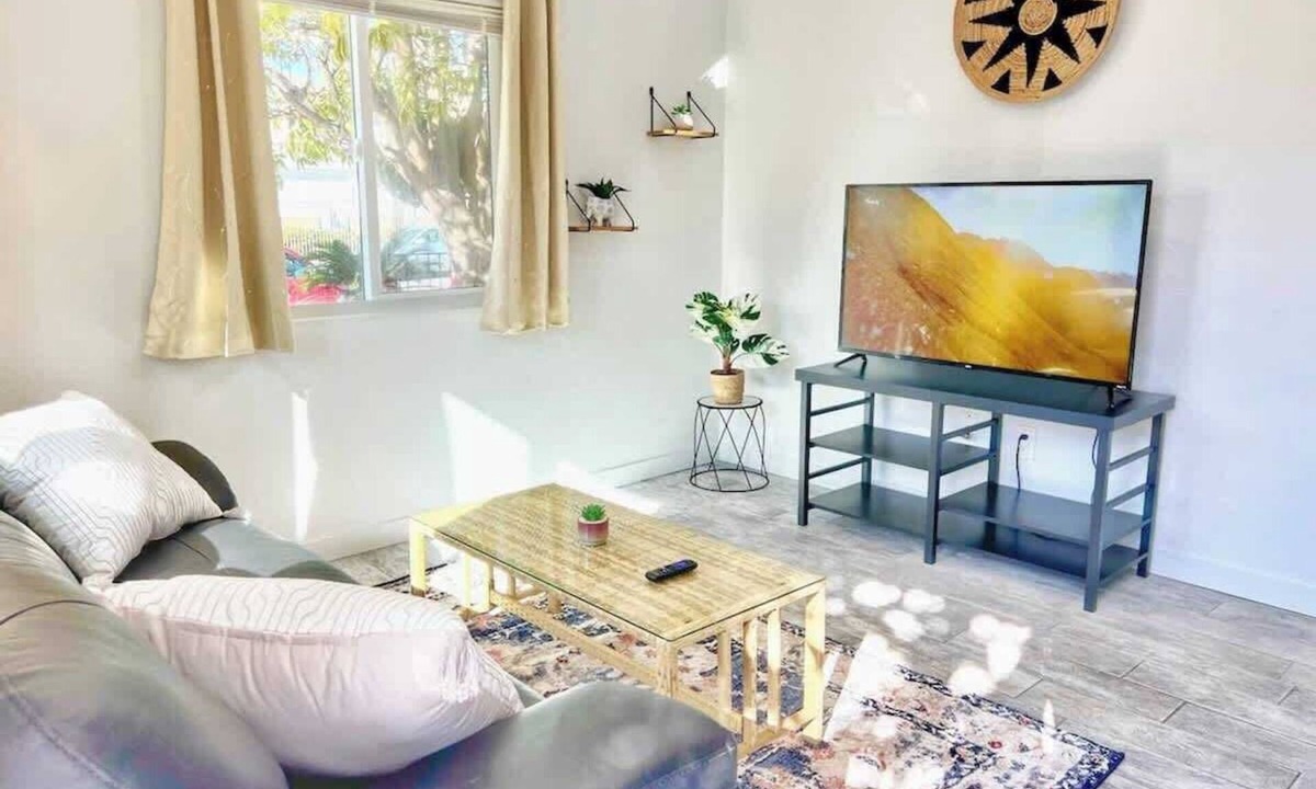 Lincoln Acres Apartment | Stylish Retreat with Patio & Free Parking