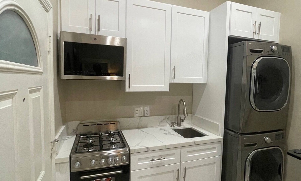 West Hollywood Apartment | Stylish West Hollywood Studio w/W&D Near Hollywood – 30+ Day Stays