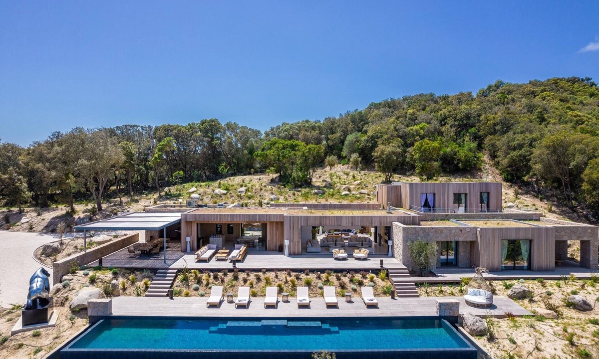 Gurgazu Villa | SUBLIME VILLA WITH SEA VIEW WALKING DISTANCE TO THE SEA