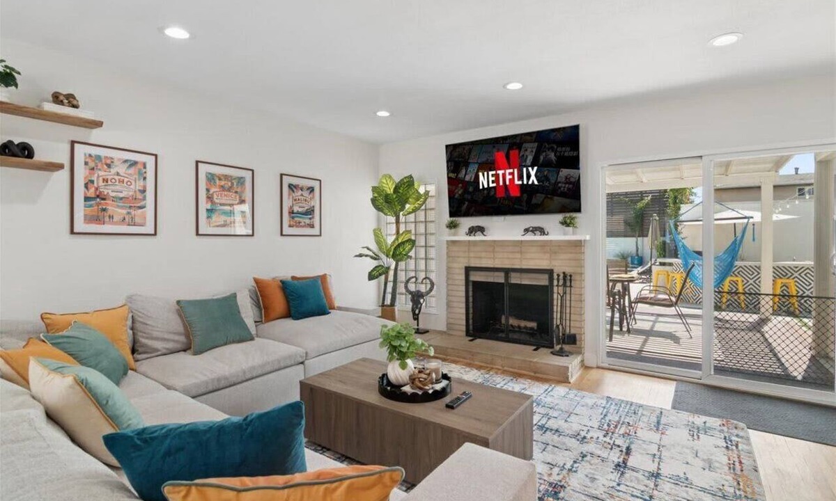 Valley Glen House | *Sun-Soaked NoHo Escape: Pool | BBQ/Bar | Firepit*