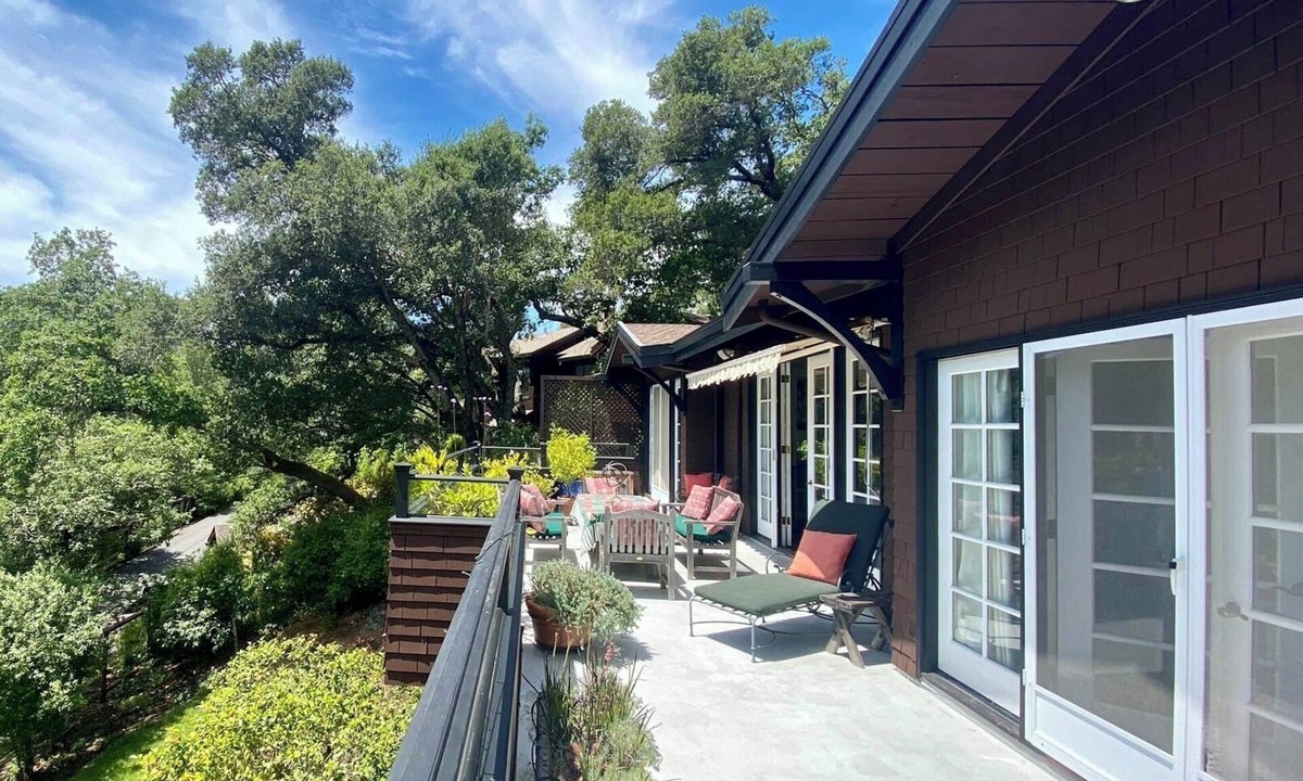 San Anselmo House | Sunny Private Ross Retreat: Gardens + Walk to Town