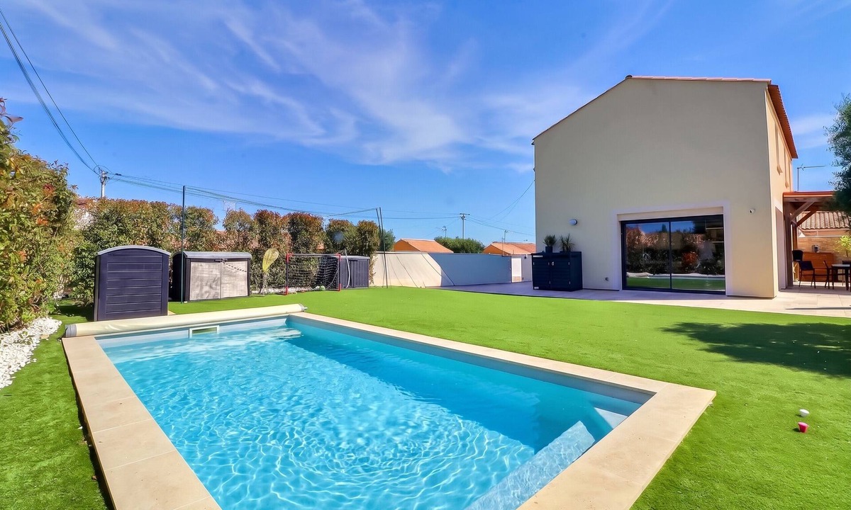 Bouillargues House | Superbe Villa 6 Couchages + un lit Bébé, Jacuzzi, Piscine, Salle de Sport, Calme
