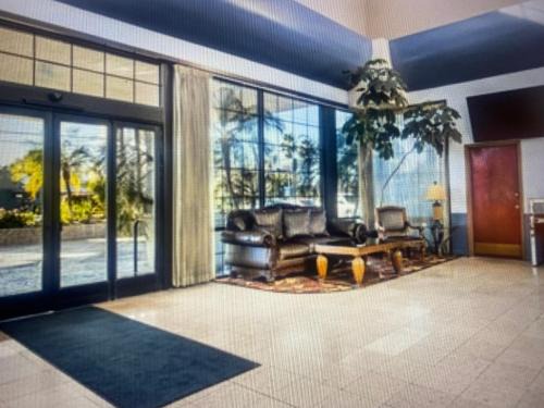 Bakersfield Hotel | SURESTAY BY BESTWESTERN BAKERSFIELD CENTRAl