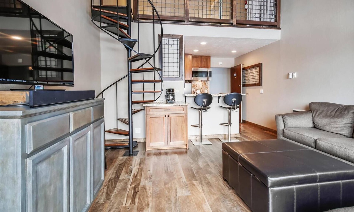 Truckee Condo | Tahoe Donner Snowpeak Loft #401