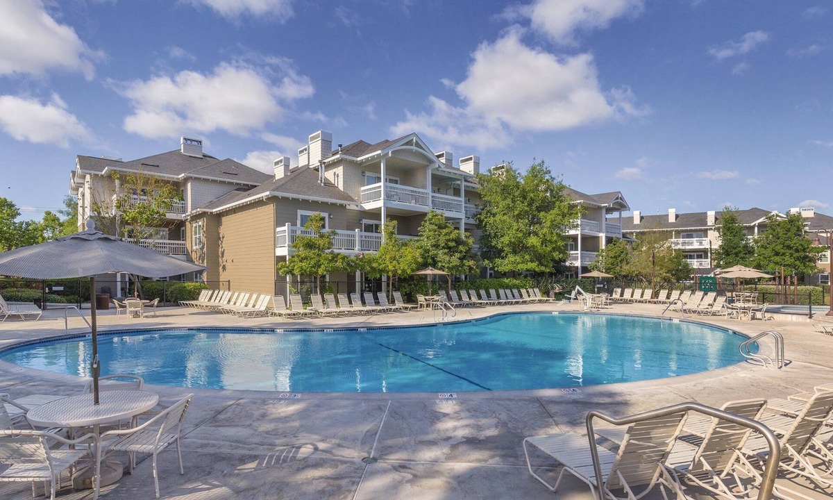 Windsor Resort | Take in the beautiful and distinctive wine country!