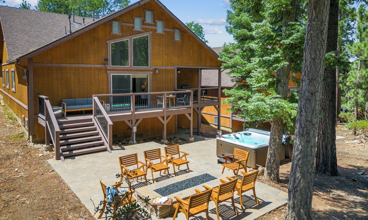 Big Bear Lake Cabin | Teddy by AvantStay | Majestic Cabin in Big Bear w/Balcony