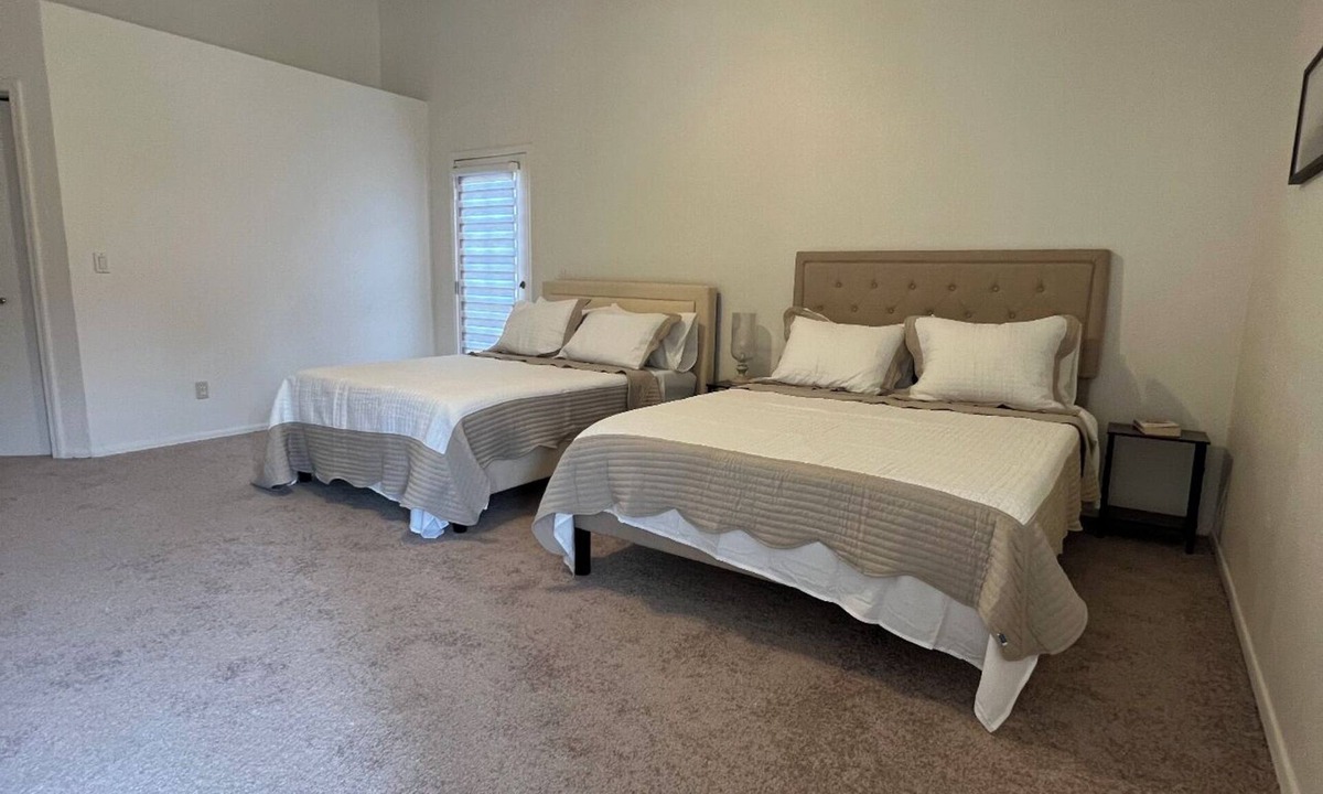 Val Vista Lakes House | The comfortable 3BR home is furnished with outdoor pool minutes away golf course