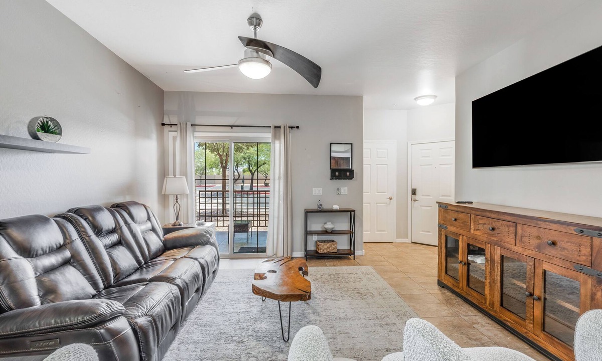 Parkwood Ranch Condo | The Coyote Den: King Suite, 2 sparkling pools, ground floor