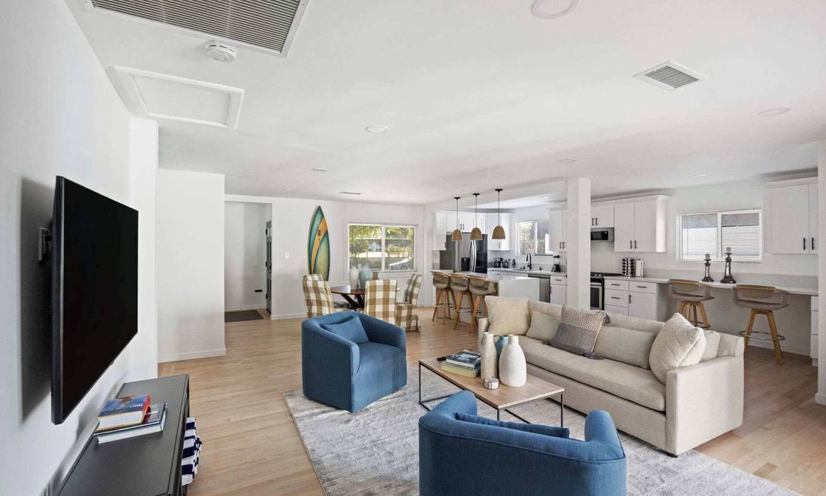 Del Rey House | The Culver | 4 bedrooms & spa! by Colby & Conrad