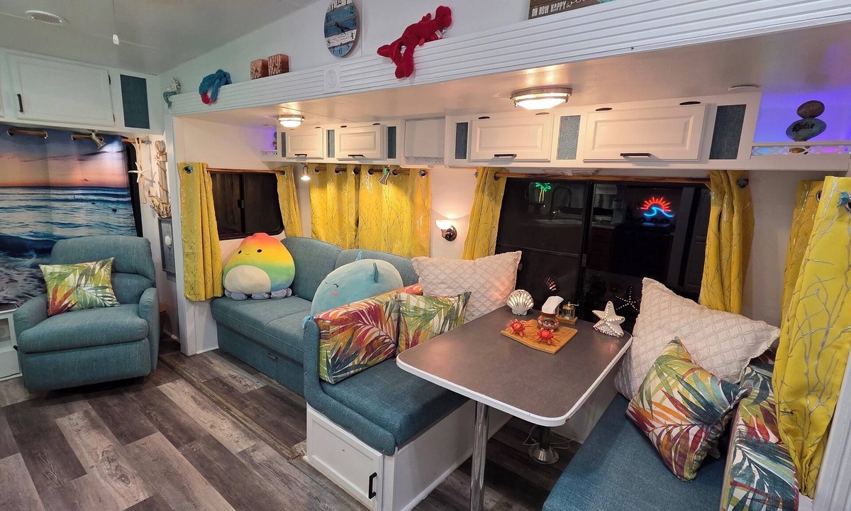 Apache Junction House | The Desert Beach House: Vibrant Coastal Glamping