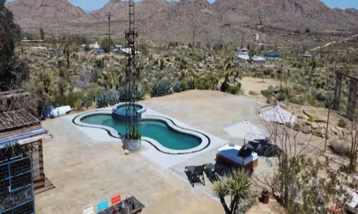 Joshua Tree Highlands House | The Desert Lily - Rustic Desert Compound Near Park